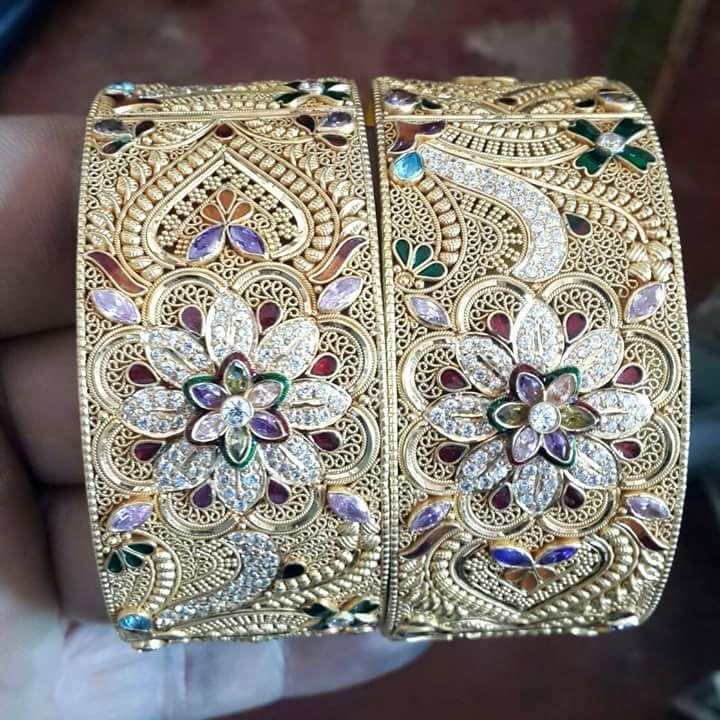 न्यू एंड लेटेस्ट डिजाईन राजस्थानी फैंसी गोल्ड बेन्गल्स/चूडिया 