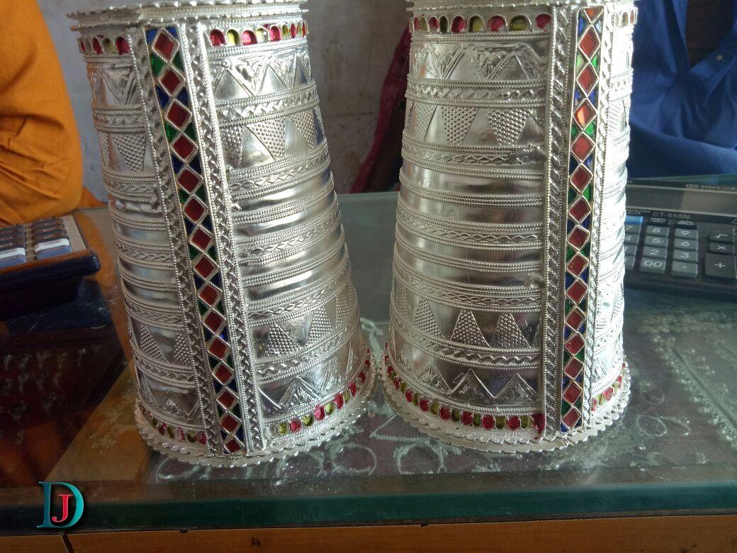 न्यू एंड लेटेस्ट डिजाईन राजस्थानी देसी सिल्वर/चांदी  बेन्गल्स/चूडिया 