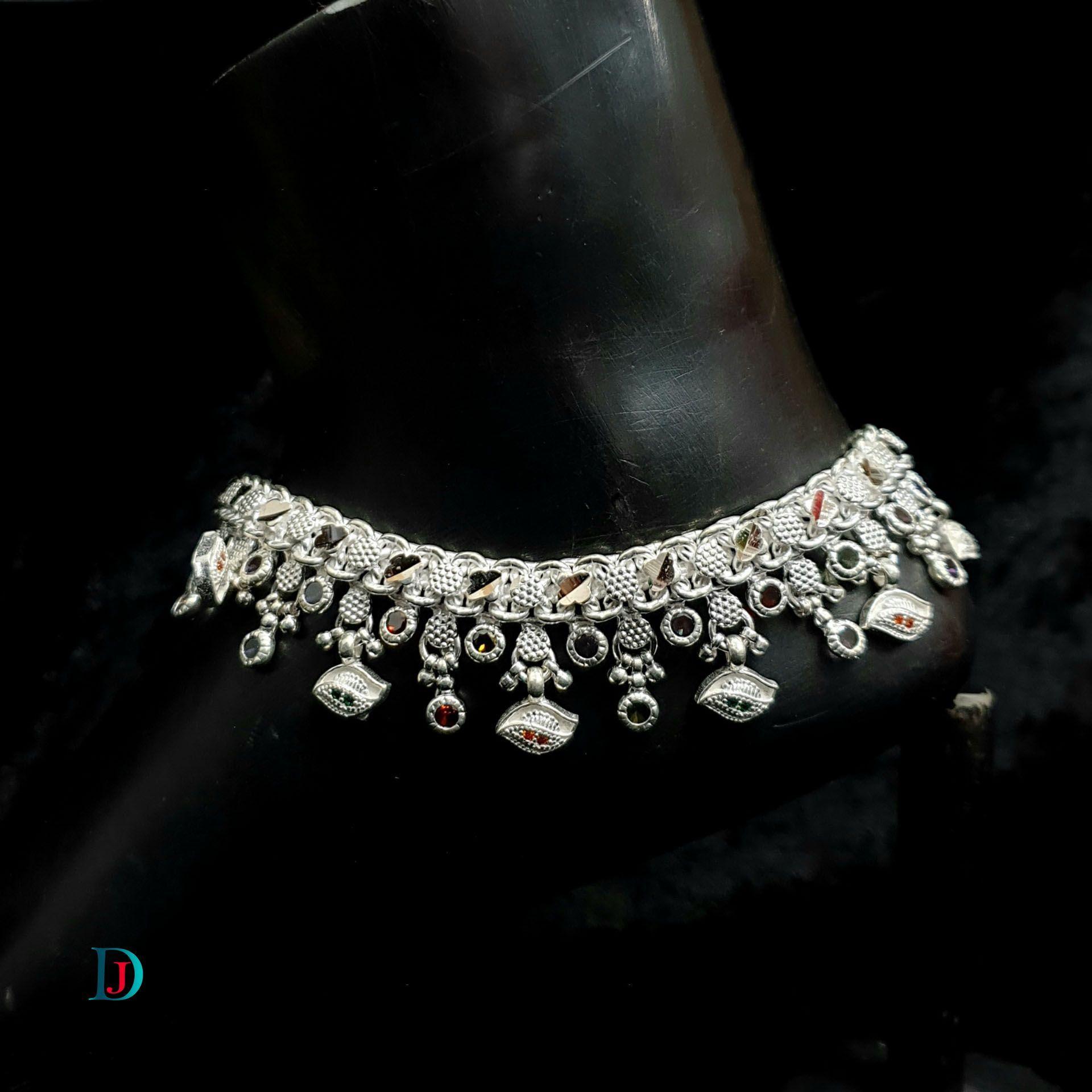 New and Latest Design of Desi Rajasthani Silver Paayal 